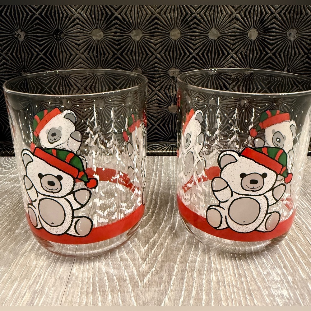 2 x vintage Libby glass Christmas bear tumblers